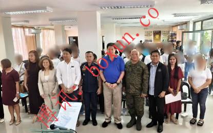 菲律宾政府推进特赦计划：52名前新人民军成员获发安全通行证