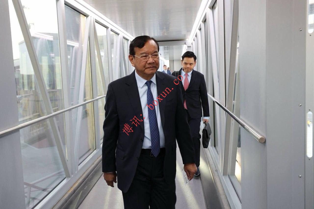 柬埔寨外长布拉索昆启程赴马来西亚 出席东盟外长特别会议