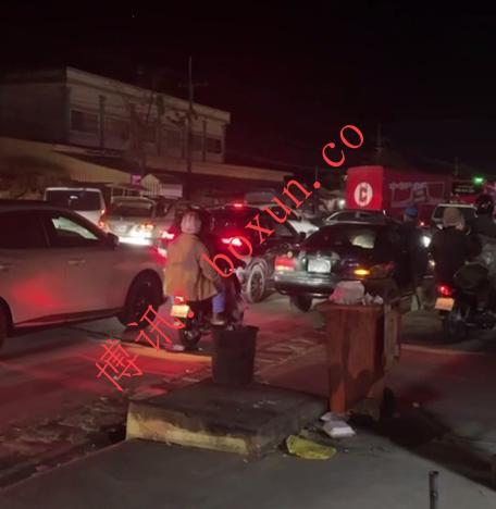 波贝地区局势骤然紧张 多条道路受阻 网络电力中断 居民连夜撤离