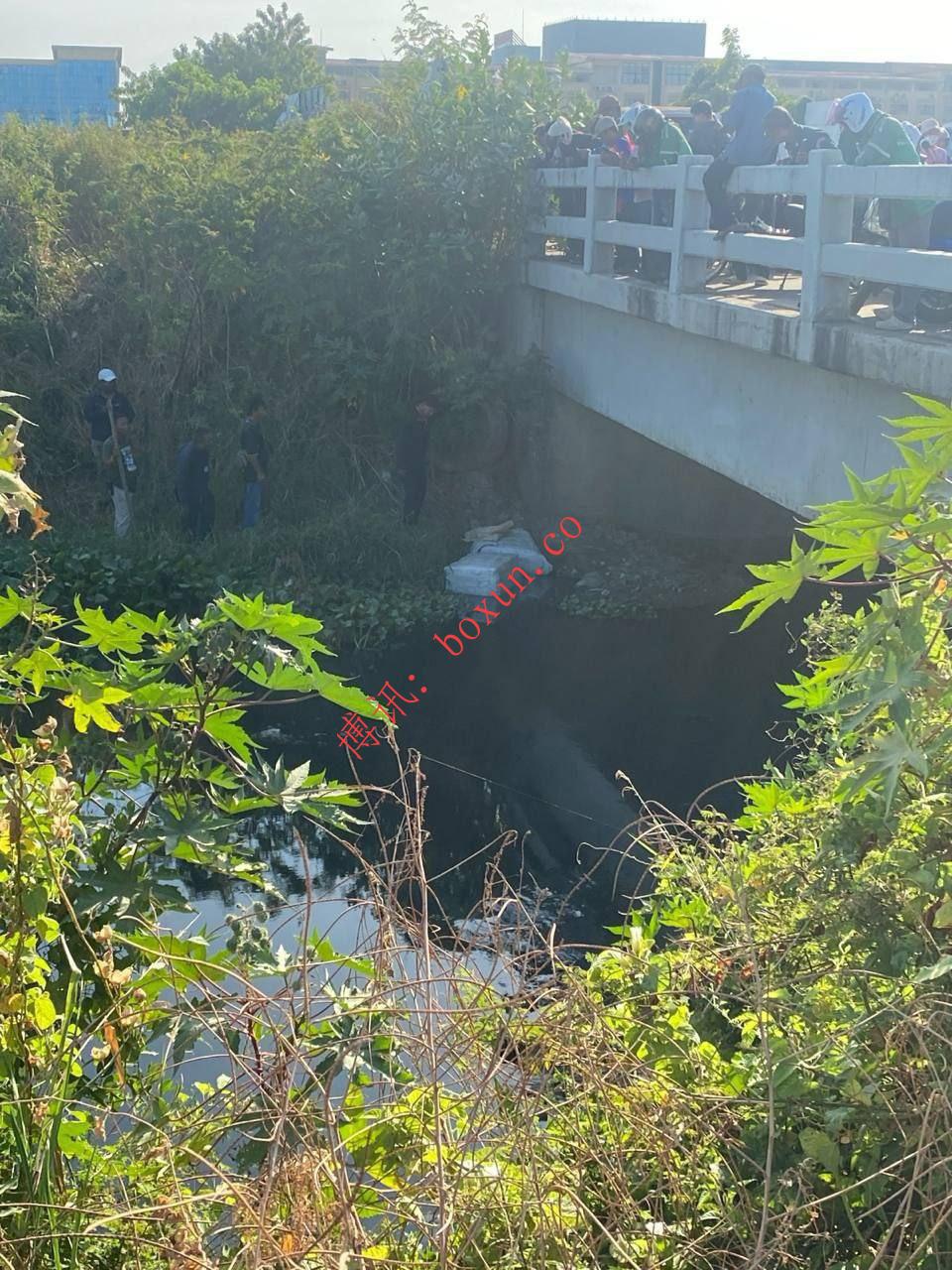 金边永旺2附近桥下发现两个可疑行李箱 警方封锁现场调查