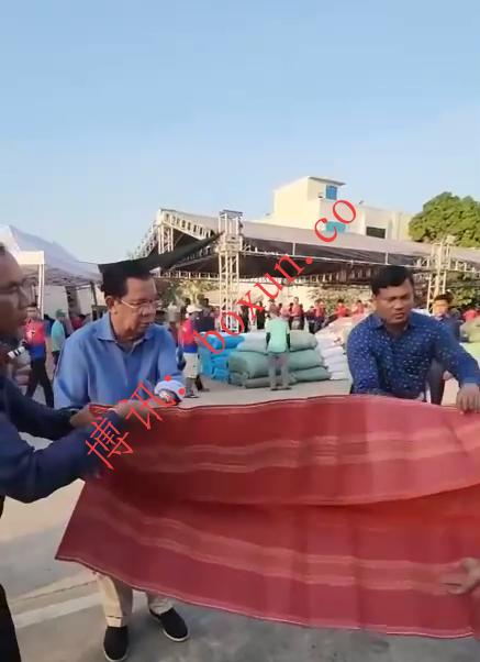 柬埔寨｜洪森亲王赴一线慰问援助物资筹备团队