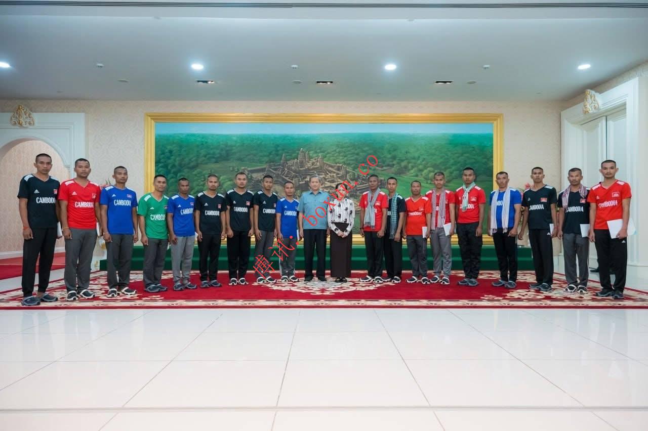 柬埔寨新闻｜18位“柬埔寨英雄”会见洪马奈总理，政府高度表彰社会贡献