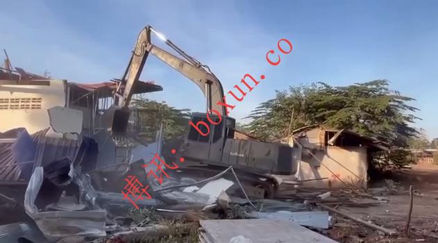 泰柬边境再起争议：泰国士兵动用挖掘机拆毁农占村柬埔寨村民民房