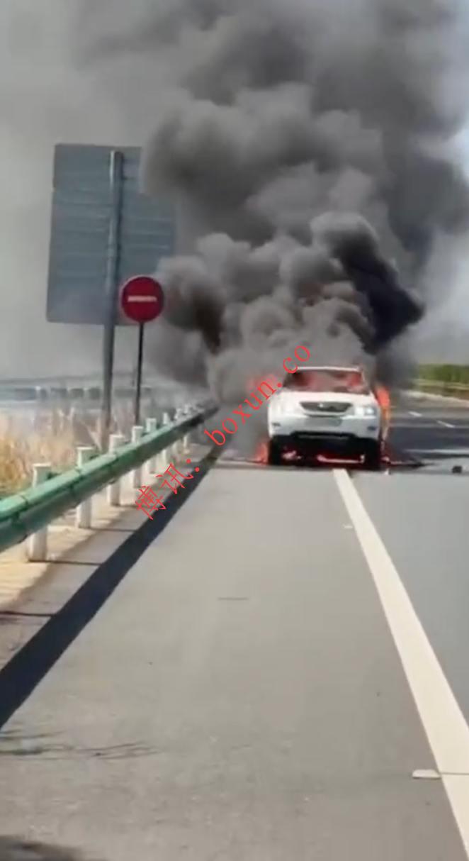突发！金边至西港高速公路发生汽车起火事故