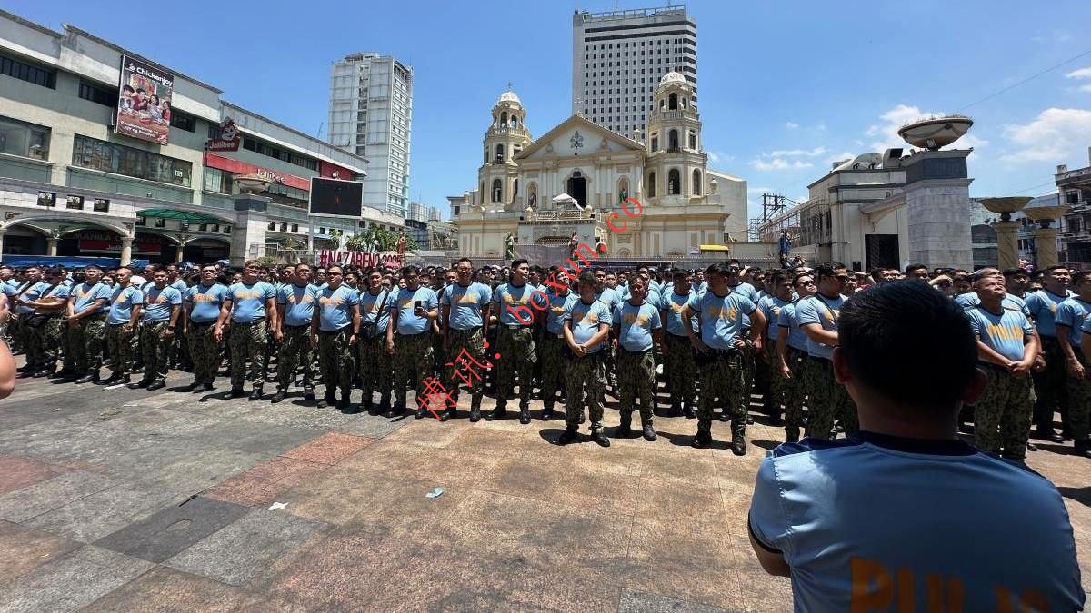 万人涌入奎阿波 菲律宾警方部署1.5万警力迎接“拿撒勒耶稣圣像移灵大游行”