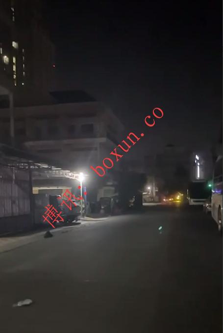 金边金百汇附近园区突发人员集中转移，数十辆大巴集结引发关注