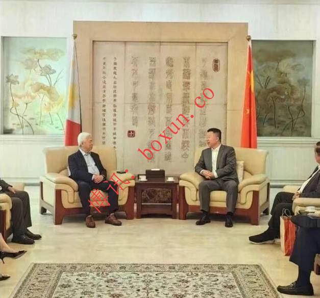 中方喊话菲律宾勿选边站队 推动中菲关系尽快回到正轨