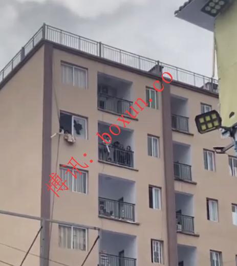 #网友反馈：🇰🇭木牌某园区不让推推离开，导致这群推推在窗口大声呼叫请求外面的人帮忙救他们