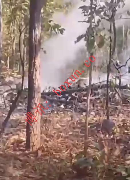 泰国空军一架训练机在清迈坠毁 起火事故致2名飞行员遇难