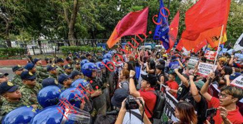 马尼拉爆发反美示威 左翼团体抗议美菲防务协议 现场一度封路